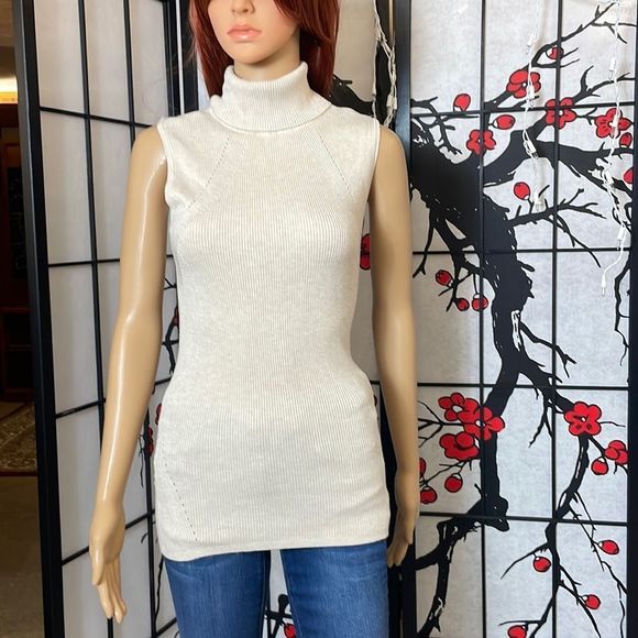 Sweaters - White House  Black Market sweater top / turtleneck size small.  In EUC.  CREAM